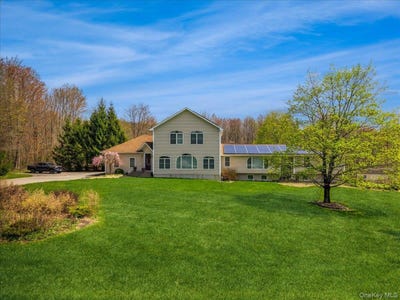 /international/us/244-s-smith-road-lagrangeville-ny-110107462182/