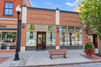 /international/us/107-109-fall-street-seneca-falls-ny-110110367696/