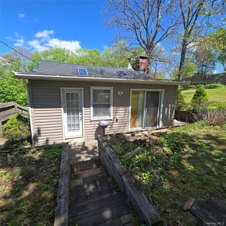 /international/us/17-randall-plaza-port-jervis-ny-110108239935/