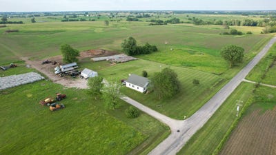 /international/us/00-hwy-hh-green-city-mo-110097875077/