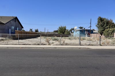 /international/us/1439-n-conyer-street-visalia-ca-110120635736/