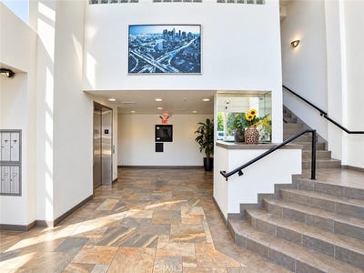 /international/us/11657-oxnard-street-north-hollywood-ca-110109986964/