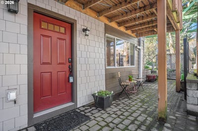 /international/us/8682-n-willamette-blvd-portland-or-110105728301/