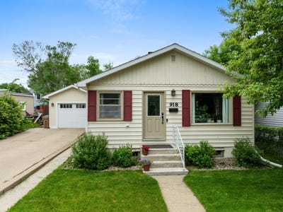 /international/us/918-6th-st-minot-nd-110108578737/