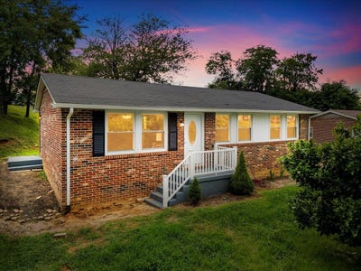 /international/us/2305-elmwood-st-radford-va-110107628568/