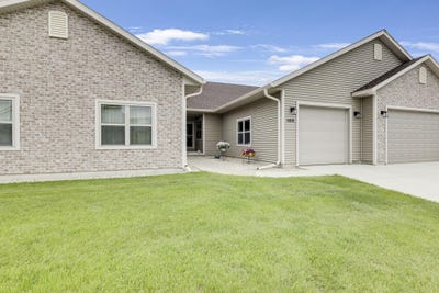 /international/us/105-community-drive-fall-river-wi-110097110416/