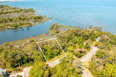 /international/us/4-west-court-pine-knoll-shores-nc-110084176969/