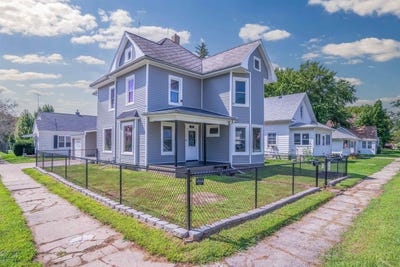 /international/us/309-blackhawk-street-reinbeck-ia-110100502382/