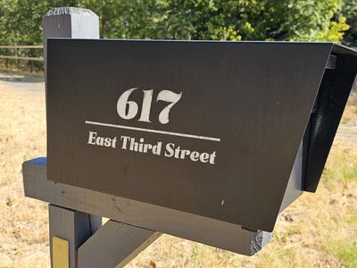 /international/us/617-e-third-street-burkburnett-tx-110119769336/