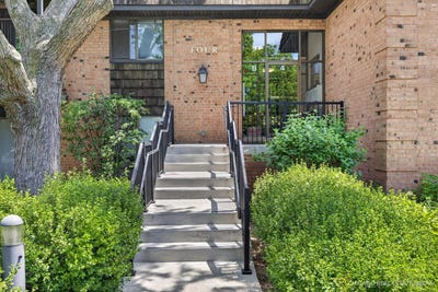 /international/us/4-oak-creek-drive-buffalo-grove-il-110108546707/