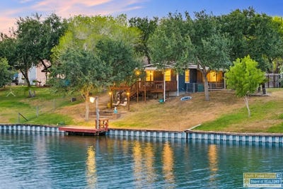 /international/us/16164-old-arroyo-circle-rio-hondo-tx-110110088747/