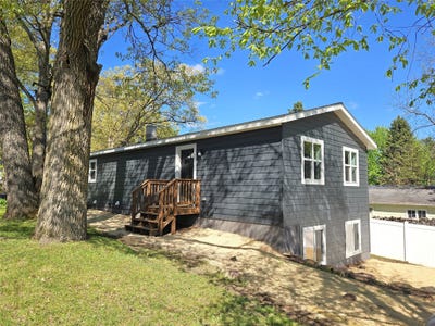 /international/us/411-poplar-street-spooner-wi-110108220603/