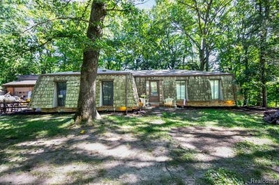 /international/us/9405-spicer-road-green-oak-twp-mi-110109594001/