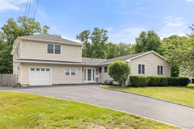 /international/us/269-brookville-avenue-islip-ny-110108876789/