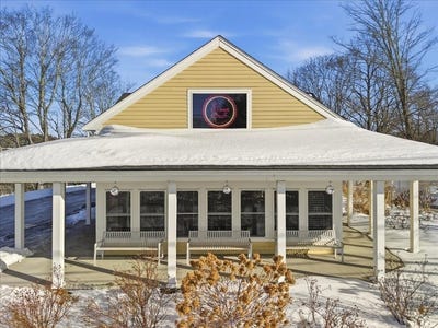 /international/us/4-olympia-st-norton-ma-110107984316/