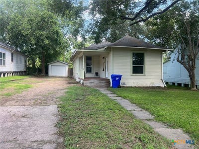 /international/us/408-hubbard-street-yoakum-tx-110100966766/