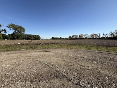/international/us/2435-howling-woods-lane-aberdeen-sd-110120453561/