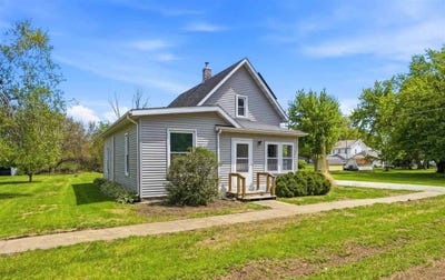 /international/us/400-n-farmer-st-brighton-ia-110107699764/