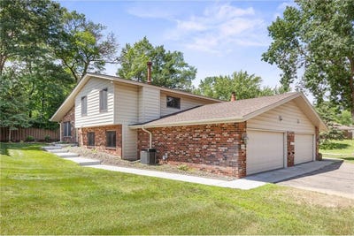 /international/us/2304-wildwood-trail-minnetonka-mn-110100818341/