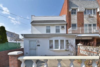 /international/us/69-11-62nd-drive-middle-village-ny-110107079241/