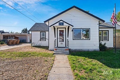 /international/us/211-w-2nd-street-emmett-id-110120090195/