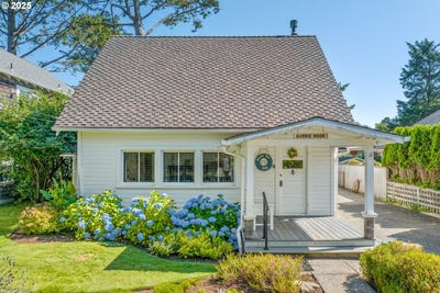 /international/us/179-e-monroe-st-cannon-beach-or-110101050345/