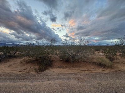 /international/us/hassayampa-rd-golden-valley-az-110104121511/