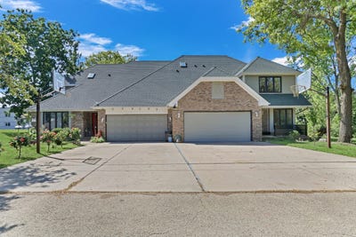 /international/us/3947-blackstone-avenue-gurnee-il-110106841449/