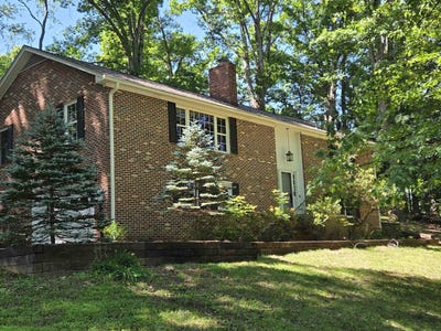 /international/us/7228-timberlane-drive-radford-va-110108582937/