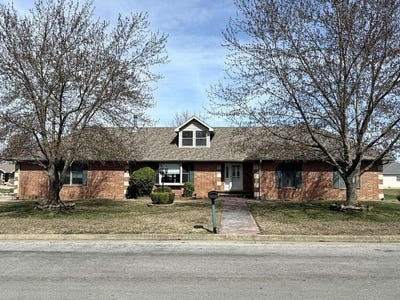 /international/us/2004-n-lynn-street-nevada-mo-110107982181/