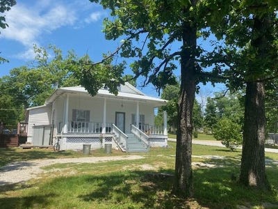 /international/us/199-school-street-forsyth-mo-110108234928/