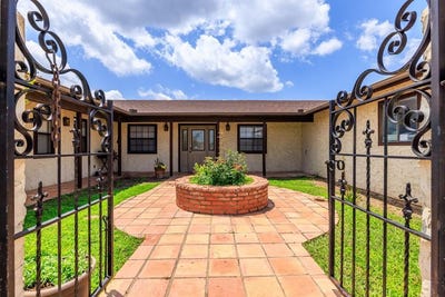 /international/us/207-broken-spur-mountain-home-tx-110101593440/