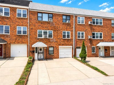 /international/us/61-40-219th-street-bayside-ny-110109955718/
