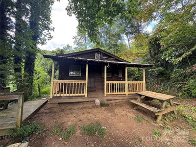 /international/us/84-pelohi-cove-road-bryson-city-nc-110101874276/
