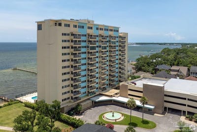 /international/us/825-bayshore-dr-pensacola-fl-110107543903/