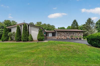 /international/us/9-carpenter-road-port-jervis-ny-110109750114/