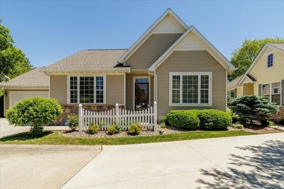 /international/us/12703-sunflower-drive-urbandale-ia-110108013126/