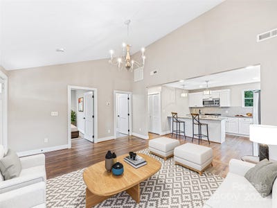 /international/us/162-courtland-place-asheville-nc-110099722465/