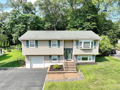 /international/us/12-sagamore-avenue-suffern-ny-110101438134/