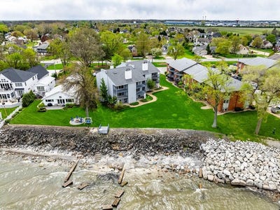 /international/us/1311-cleveland-huron-oh-110107484839/