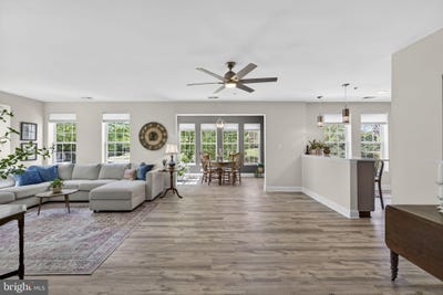 /international/us/6704-holly-farm-lane-warrenton-va-110107689377/