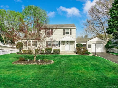 /international/us/17-myrtle-lane-east-patchogue-ny-110107655745/