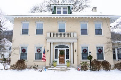 /international/us/246-e-1st-st-weston-wv-110105335073/