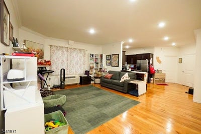 /international/us/6708-jackson-st-guttenberg-town-nj-110108983577/