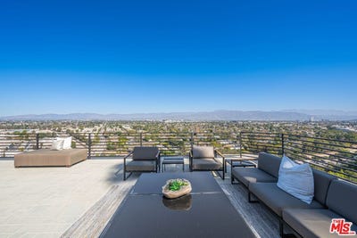 /international/us/11725-laurelwood-dr-studio-city-ca-110108797088/