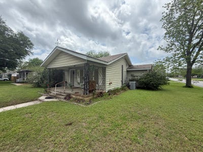 /international/us/409-dixon-street-cleburne-tx-110108295849/