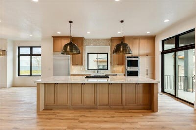 /international/us/1618-e-center-pointe-dr-lehi-ut-110103984237/