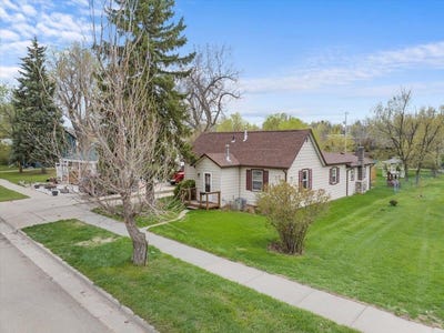 /international/us/1112-elkhorn-street-belle-fourche-sd-110099167783/