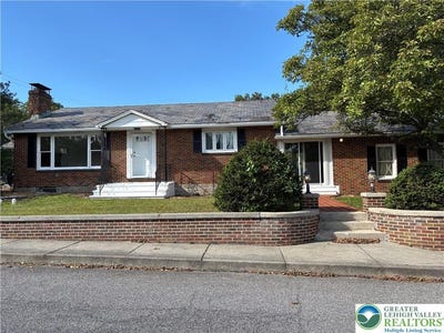 /international/us/303-n-9th-street-bangor-boro-pa-110119994590/