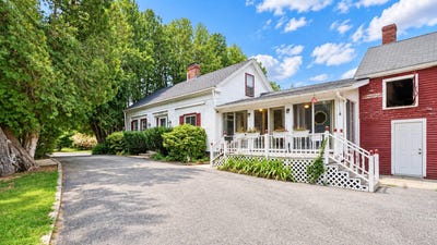 /international/us/125-bridge-street-yarmouth-me-110110188849/